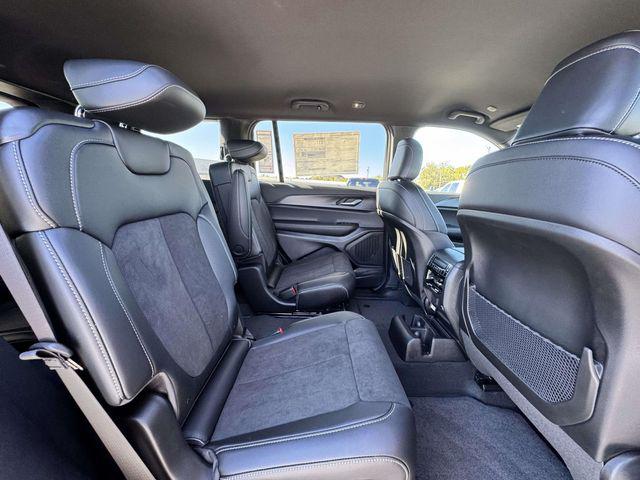 2025 Jeep Grand Cherokee L Altitude 4x4