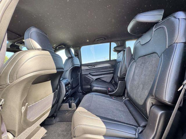 2025 Jeep Grand Cherokee L Altitude 4x4