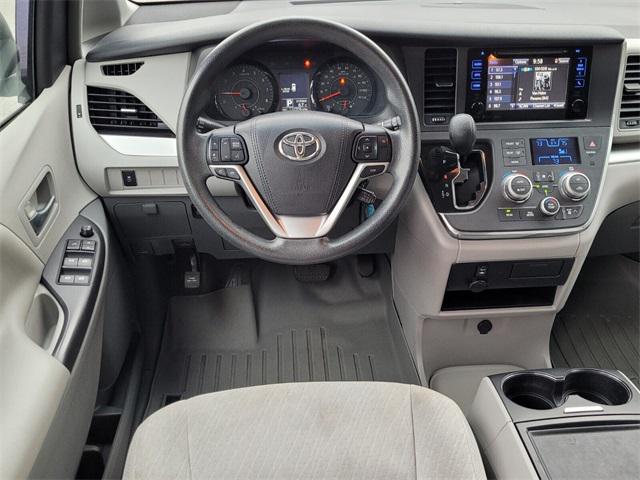 2017 Toyota Sienna L