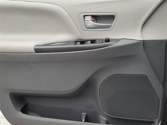 2017 Toyota Sienna L