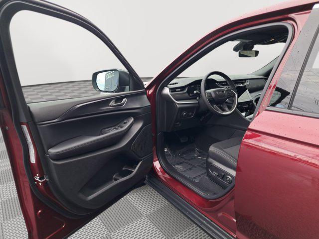 2025 Jeep Grand Cherokee Laredo X 4x4