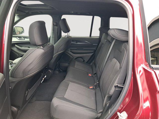 2025 Jeep Grand Cherokee Laredo X 4x4