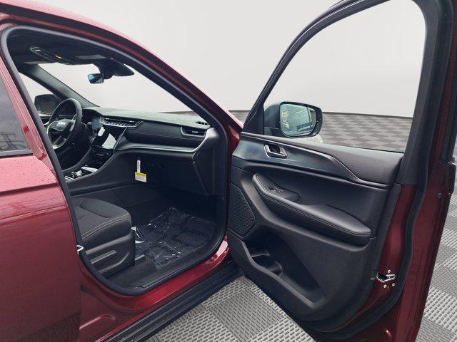 2025 Jeep Grand Cherokee Laredo X 4x4