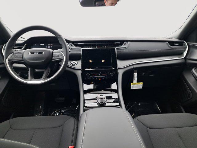 2025 Jeep Grand Cherokee Laredo X 4x4