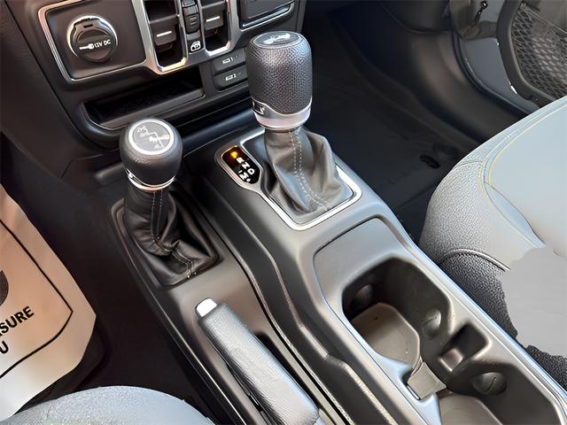 2025 Jeep Wrangler 4-Door Summit 4x4
