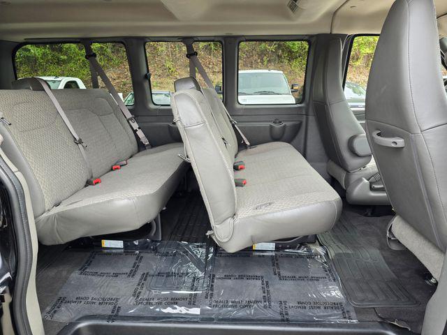 2025 GMC Savana Passenger RWD 2500 Regular Wheelbase LT