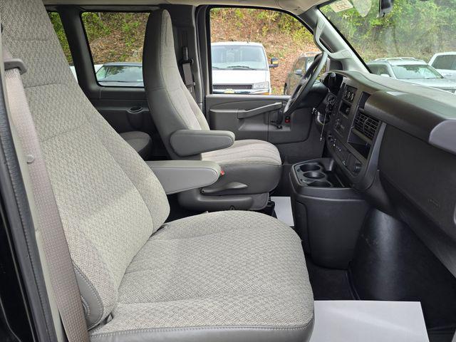2025 GMC Savana Passenger RWD 2500 Regular Wheelbase LT