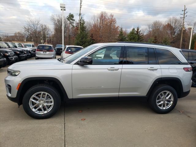 2025 Jeep Grand Cherokee GRAND CHEROKEE LAREDO X 4X4