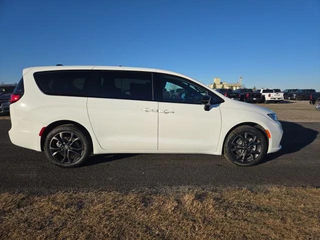 2026 Chrysler Pacifica PACIFICA SELECT AWD