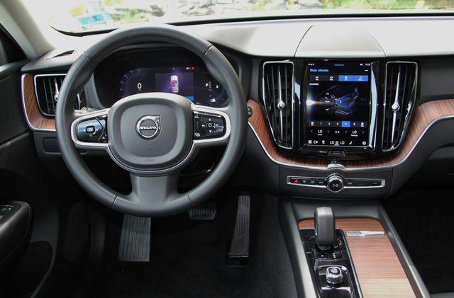 2023 Volvo XC60 B5 Plus Dark Theme