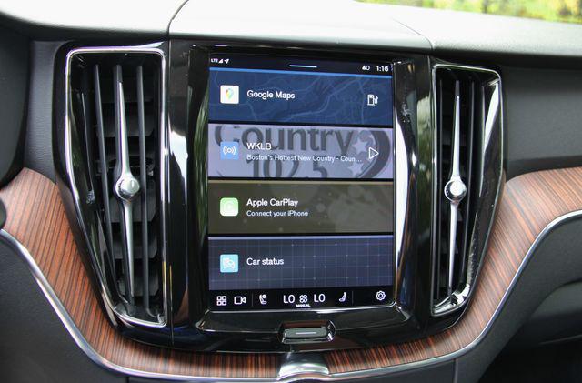 2023 Volvo XC60 B5 Plus Dark Theme