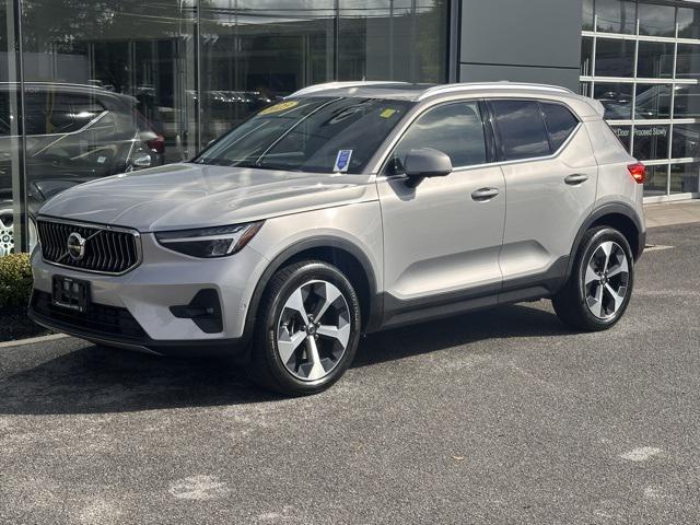 2023 Volvo XC40 B5 Plus Bright Theme