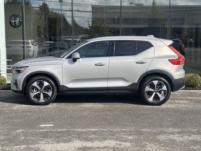 2023 Volvo XC40 B5 Plus Bright Theme