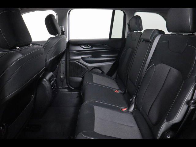 2024 Jeep Grand Cherokee Laredo 4x4