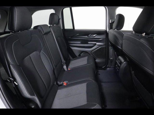 2024 Jeep Grand Cherokee Laredo 4x4