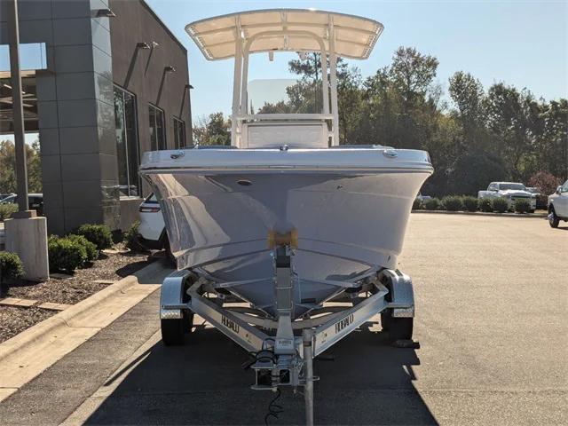 2024 Robalo R202 Explorer 