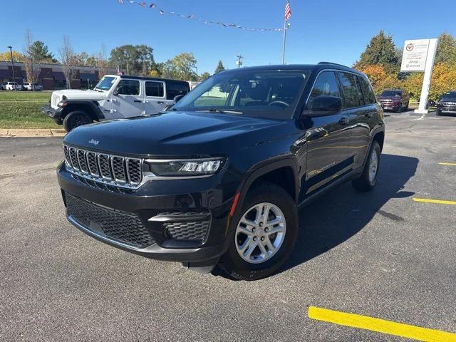 2023 Jeep Grand Cherokee Laredo 4x4 2023 Jeep Grand Cherokee Laredo 4x4