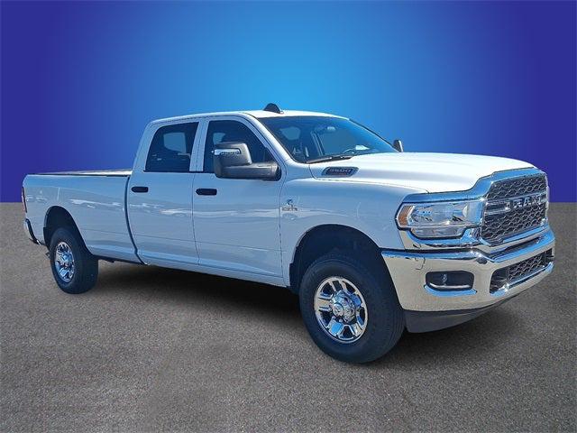 2023 RAM 3500 Tradesman Crew Cab 4x4 8 Box
