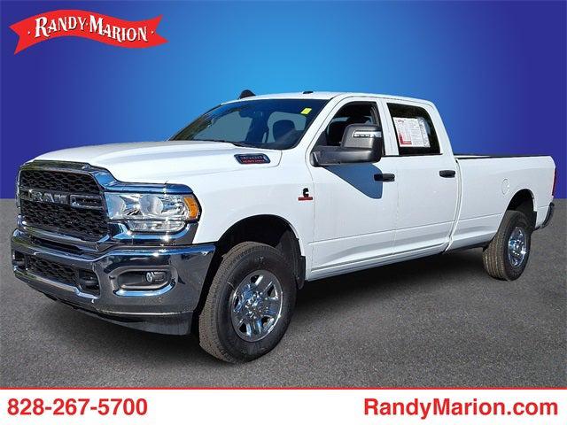 2023 RAM 3500 Tradesman Crew Cab 4x4 8 Box
