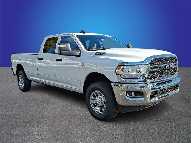 2023 RAM 3500 Tradesman Crew Cab 4x4 8 Box