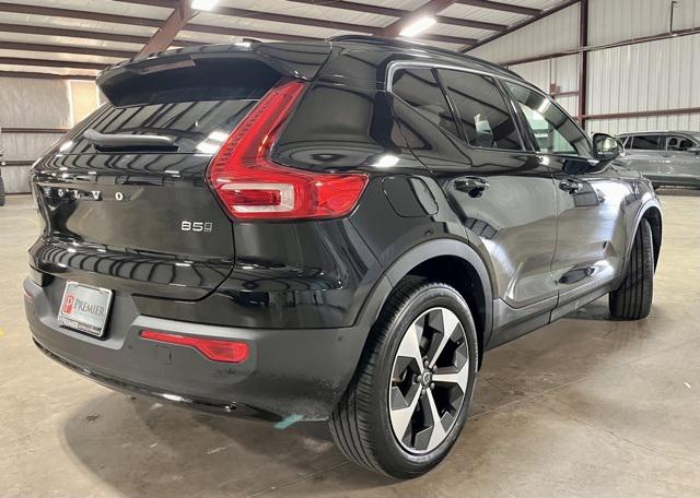 2025 Volvo XC40 B5 Plus Dark Theme