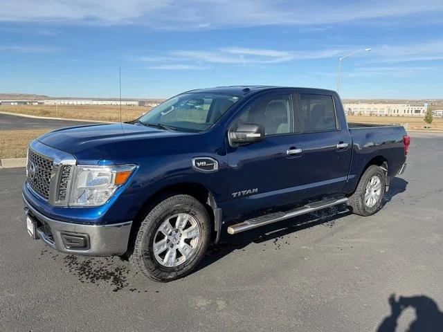 2017 Nissan TITAN SV