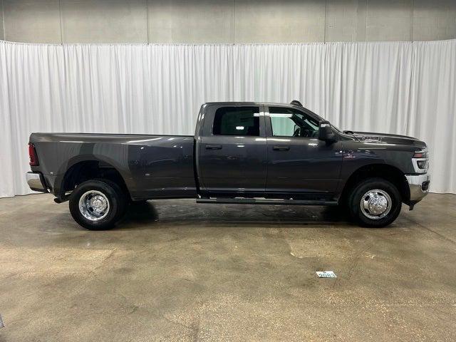 2026 RAM Ram 3500 RAM 3500 TRADESMAN CREW CAB 4X4 8 BOX