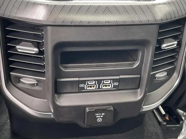 2025 Ram 1500 Big Horn Crew Cab 4x4 5'7" Box