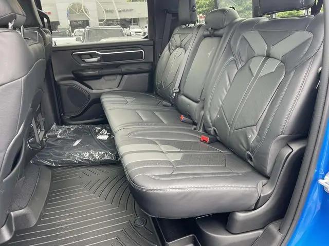 2025 Ram 1500 Big Horn Crew Cab 4x4 5'7" Box