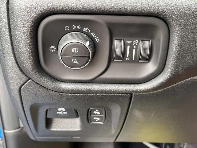 2025 Ram 1500 Big Horn Crew Cab 4x4 5'7" Box