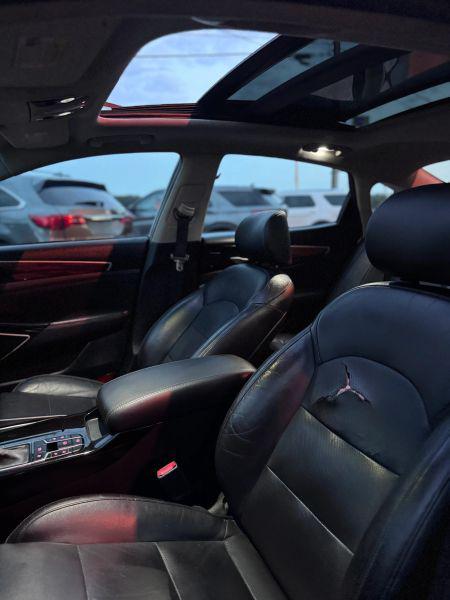 2017 Kia Cadenza Technology