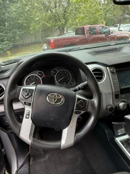 2017 Toyota Tundra SR5 5.7L V8