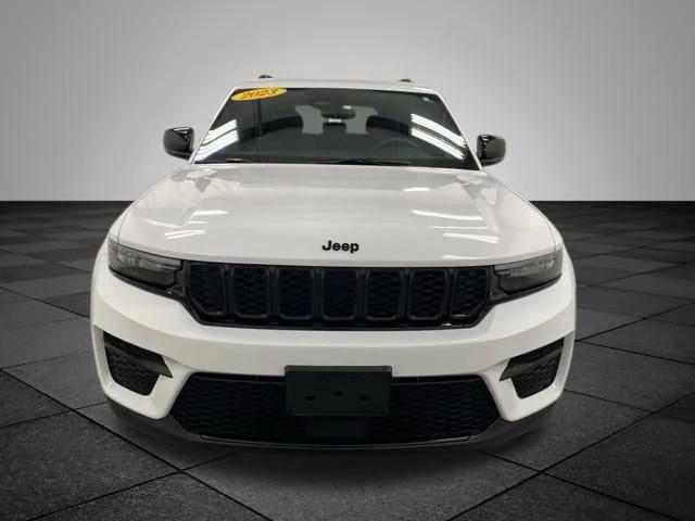 2023 Jeep Grand Cherokee Altitude 4x4 2023 Jeep Grand Cherokee Altitude 4x4