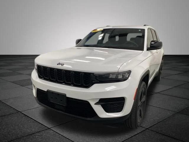 2023 Jeep Grand Cherokee Altitude 4x4 2023 Jeep Grand Cherokee Altitude 4x4