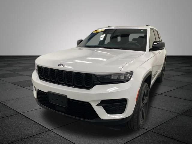 2023 Jeep Grand Cherokee Altitude 4x4 2023 Jeep Grand Cherokee Altitude 4x4