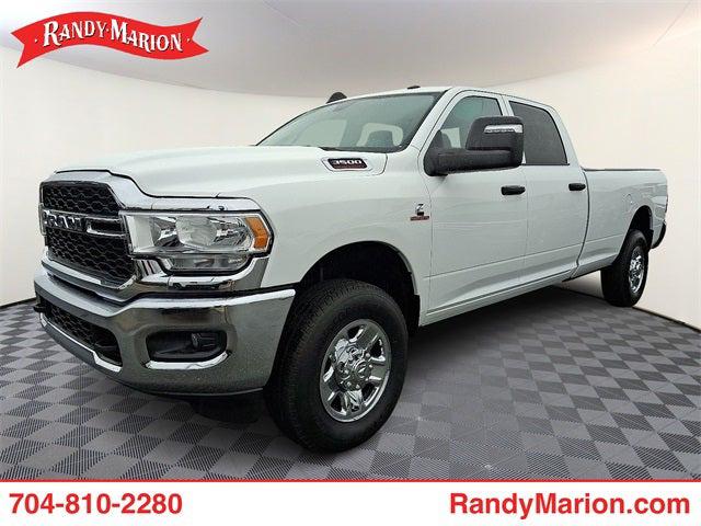 2023 RAM 3500 Tradesman Crew Cab 4x4 8 Box