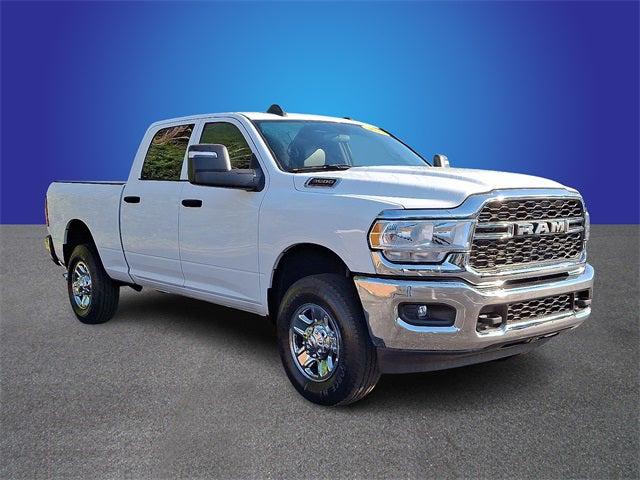 2023 RAM 3500 Tradesman Crew Cab 4x4 64 Box