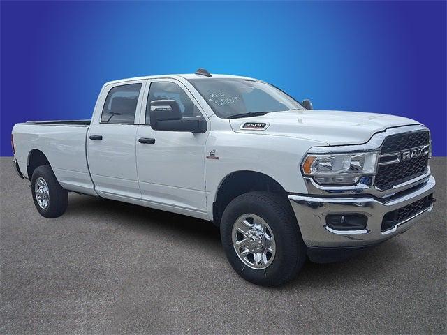 2023 RAM 3500 Tradesman Crew Cab 4x4 8 Box