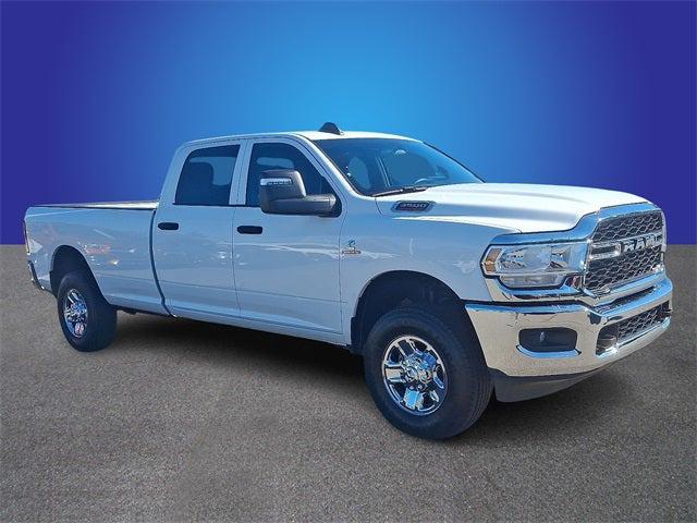 2023 RAM 3500 Tradesman Crew Cab 4x4 8 Box