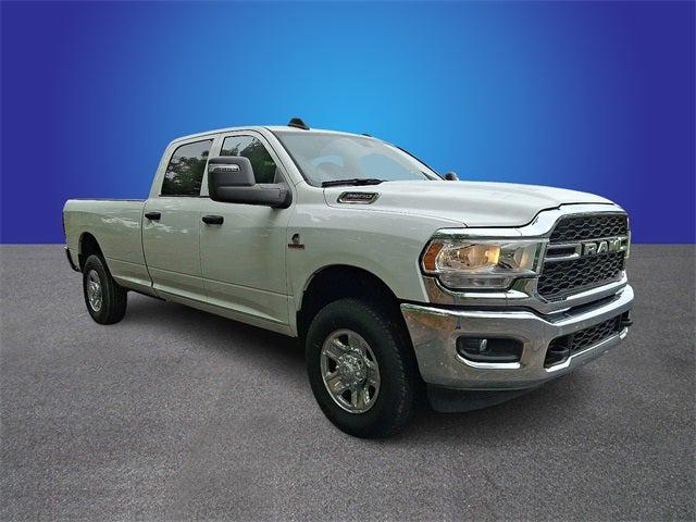 2023 RAM 3500 Tradesman Crew Cab 4x4 8 Box