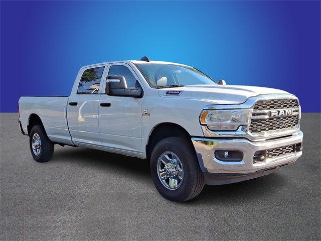 2023 RAM 3500 Tradesman Crew Cab 4x4 8 Box