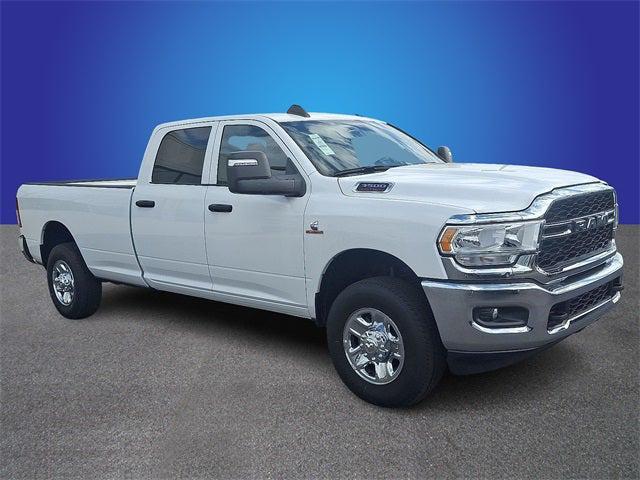 2023 RAM 3500 Tradesman Crew Cab 4x4 8 Box