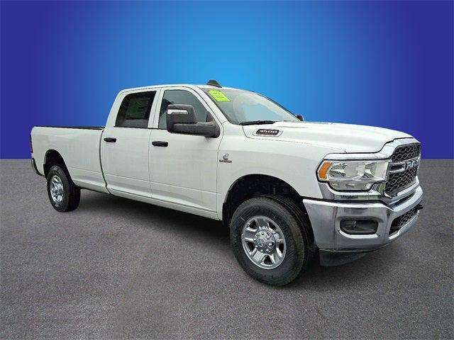 2023 RAM 3500 Tradesman Crew Cab 4x4 8 Box