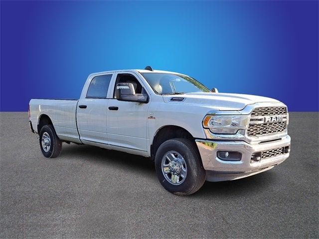 2023 RAM 3500 Tradesman Crew Cab 4x4 8 Box