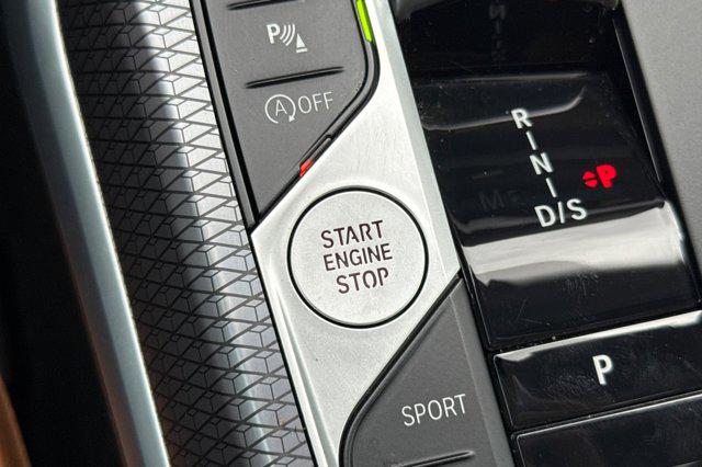2025 BMW 3 Series 330i Sedan