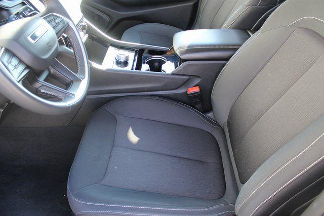 2023 Jeep Grand Cherokee L Laredo 4x4