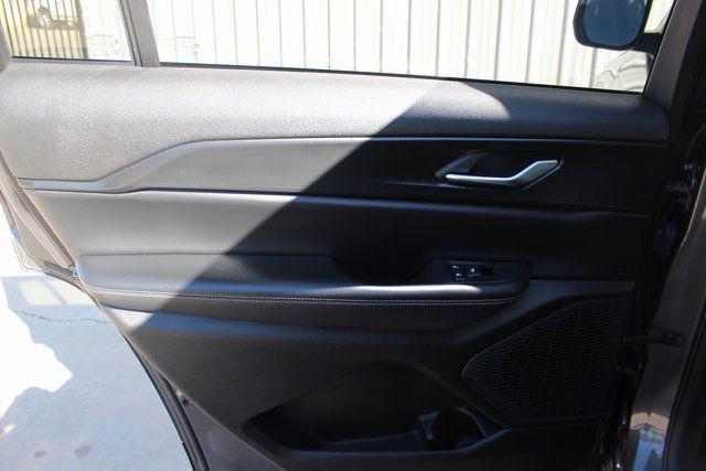 2023 Jeep Grand Cherokee L Laredo 4x4