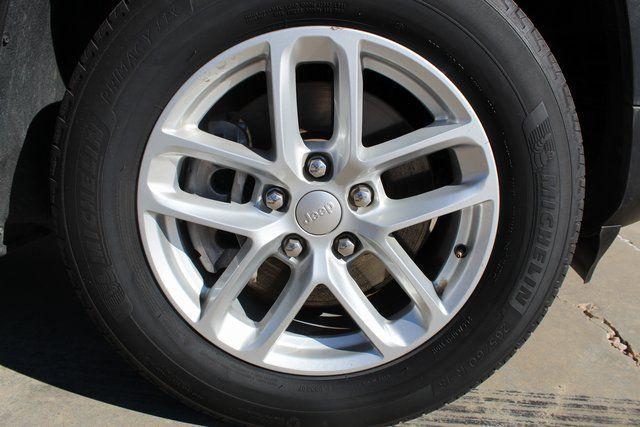 2023 Jeep Grand Cherokee L Laredo 4x4