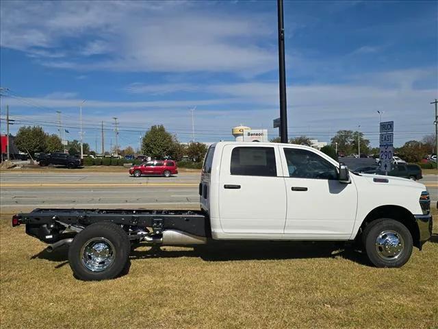 2026 RAM Ram 3500 Chassis Cab RAM 3500 TRADESMAN CREW CAB CHASSIS 4X4 60 CA