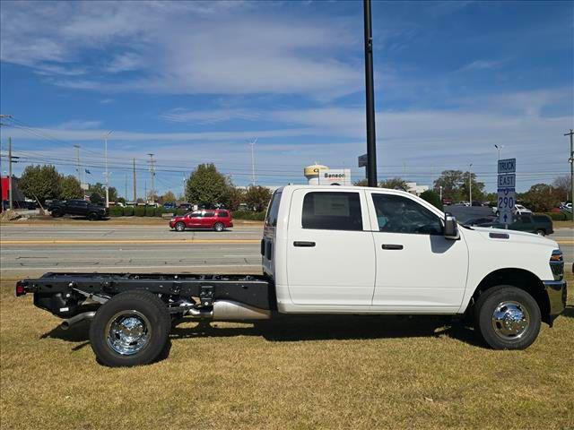 2026 RAM Ram 3500 Chassis Cab RAM 3500 TRADESMAN CREW CAB CHASSIS 4X4 60 CA